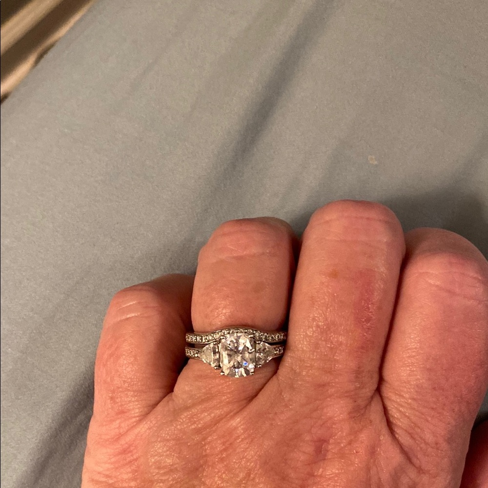Elegant Silver Diamond Ring